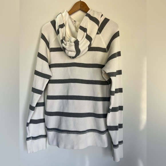 Express White and Gray Striped Men's Shirt - Picture 5 of 9